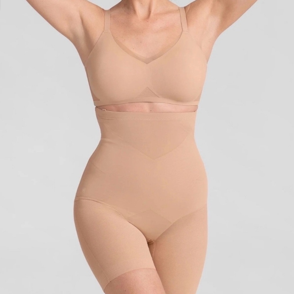 HoneyLove Nude Superpower Spanx Shorts Size Medium RN #156214